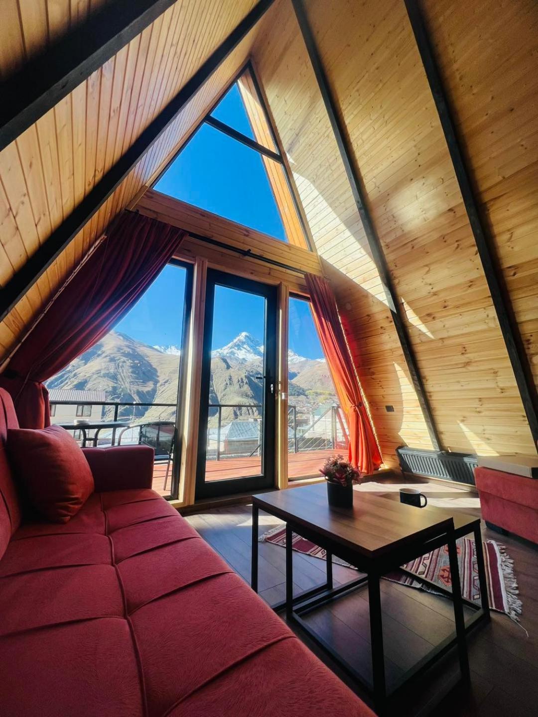 Hotel Pyramid Kazbegi Exterior foto