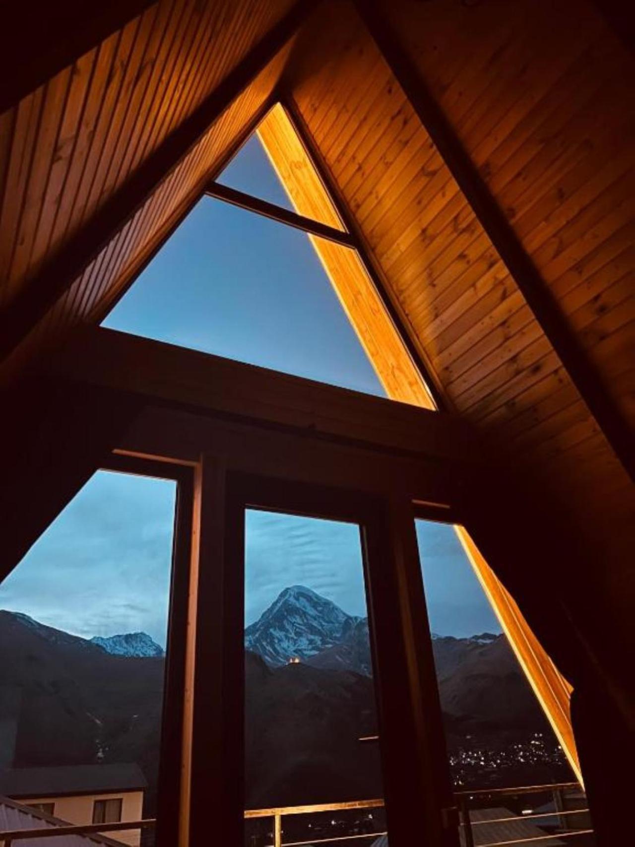 Hotel Pyramid Kazbegi Exterior foto