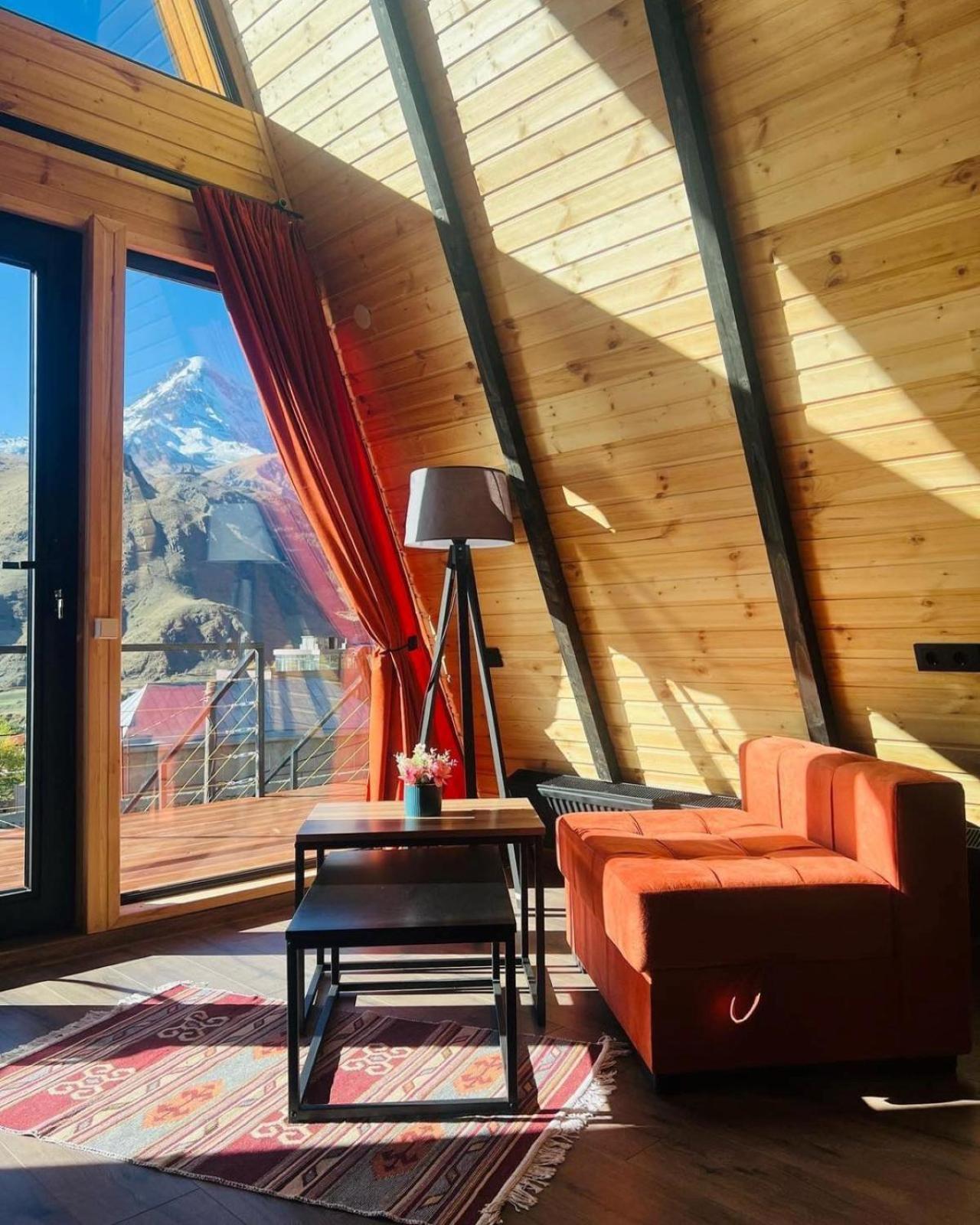 Hotel Pyramid Kazbegi Exterior foto
